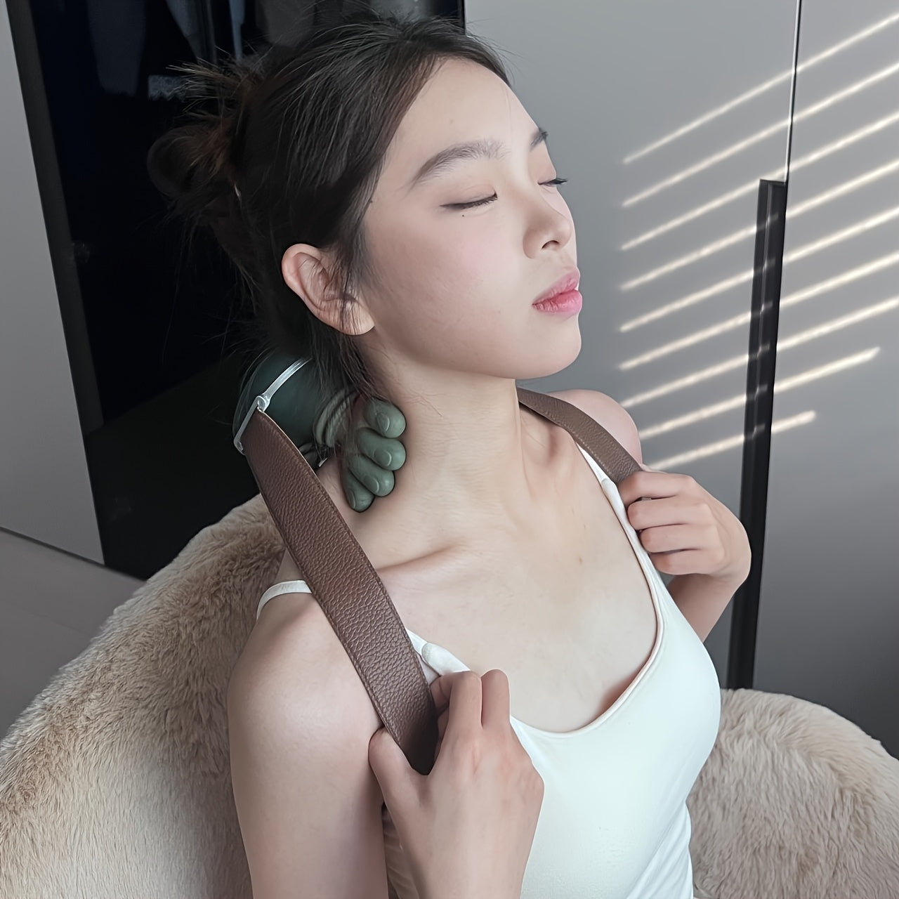 USB Rechargeable 8-Claw Deep Tissue Massager – Wireless Heated Neck, Shoulder, Back & Full Body Relaxation Massage Device